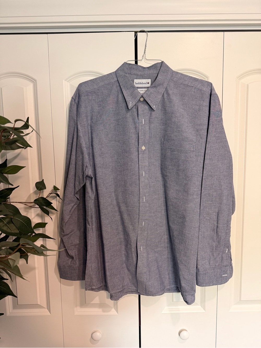 Saddlebred Men's Chambray Button-Down Shirt in Blue